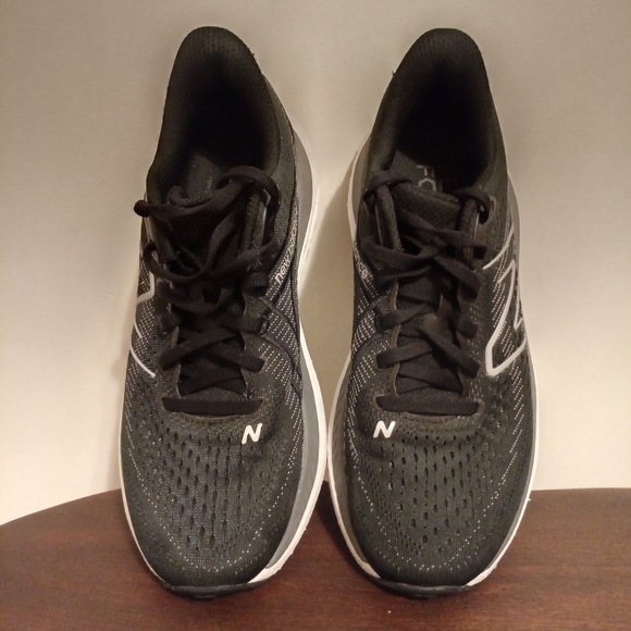 New Balance Black and White Running Shoes - Picture 7 of 14